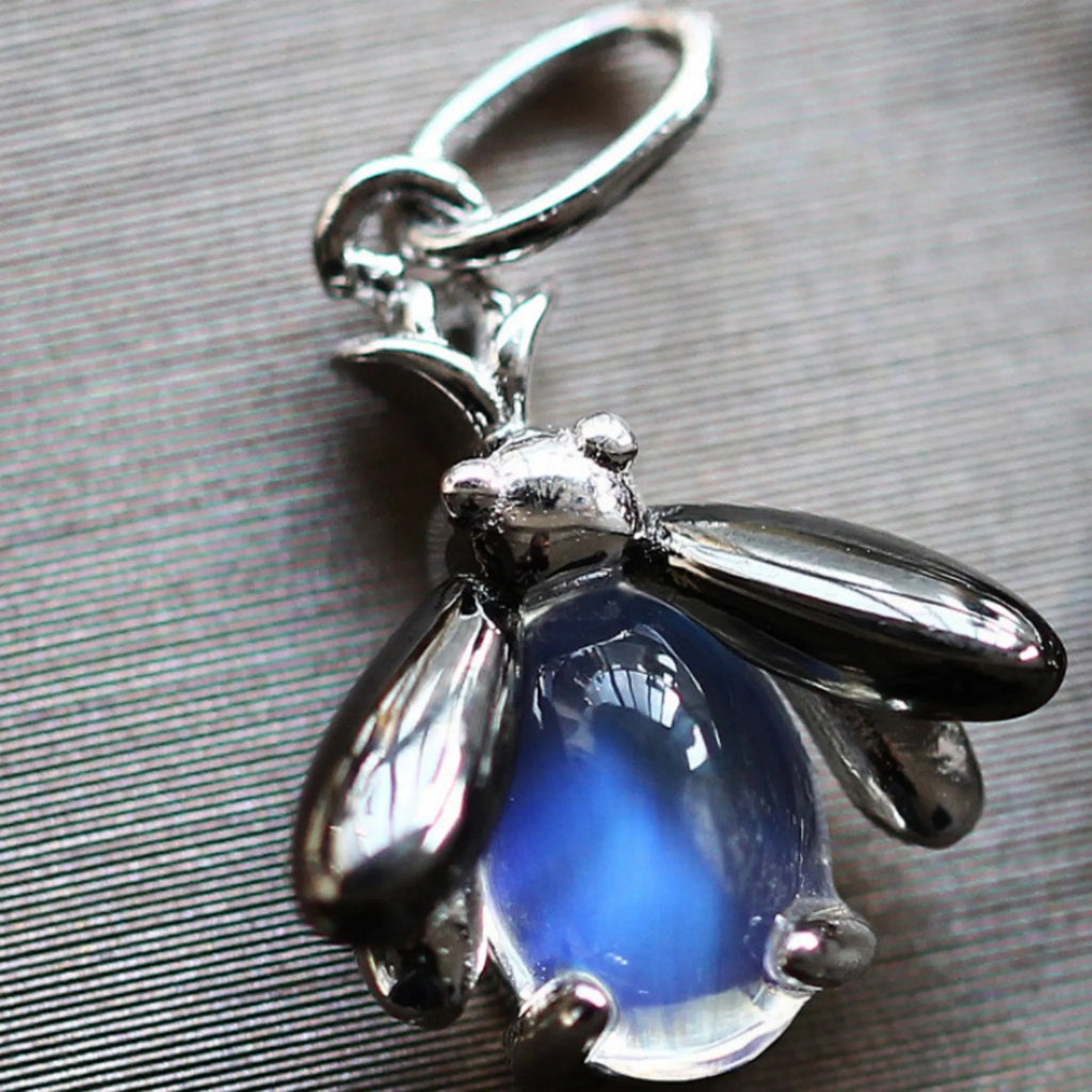 Pendentif Trèfle à quatre feuilles bleu en cristal naturel – Cadeau porte-bonheur pour elle / Maman