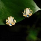 Boucles d'oreilles clous Lotus d'été – Le gardien estival de Maman