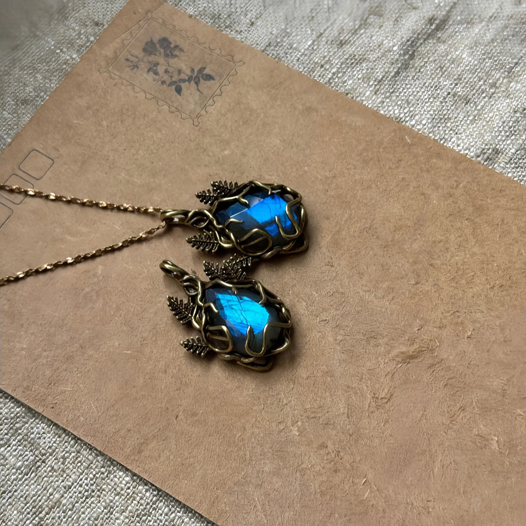 Pendentif Trèfle à quatre feuilles bleu en cristal naturel – Cadeau porte-bonheur pour elle / Maman