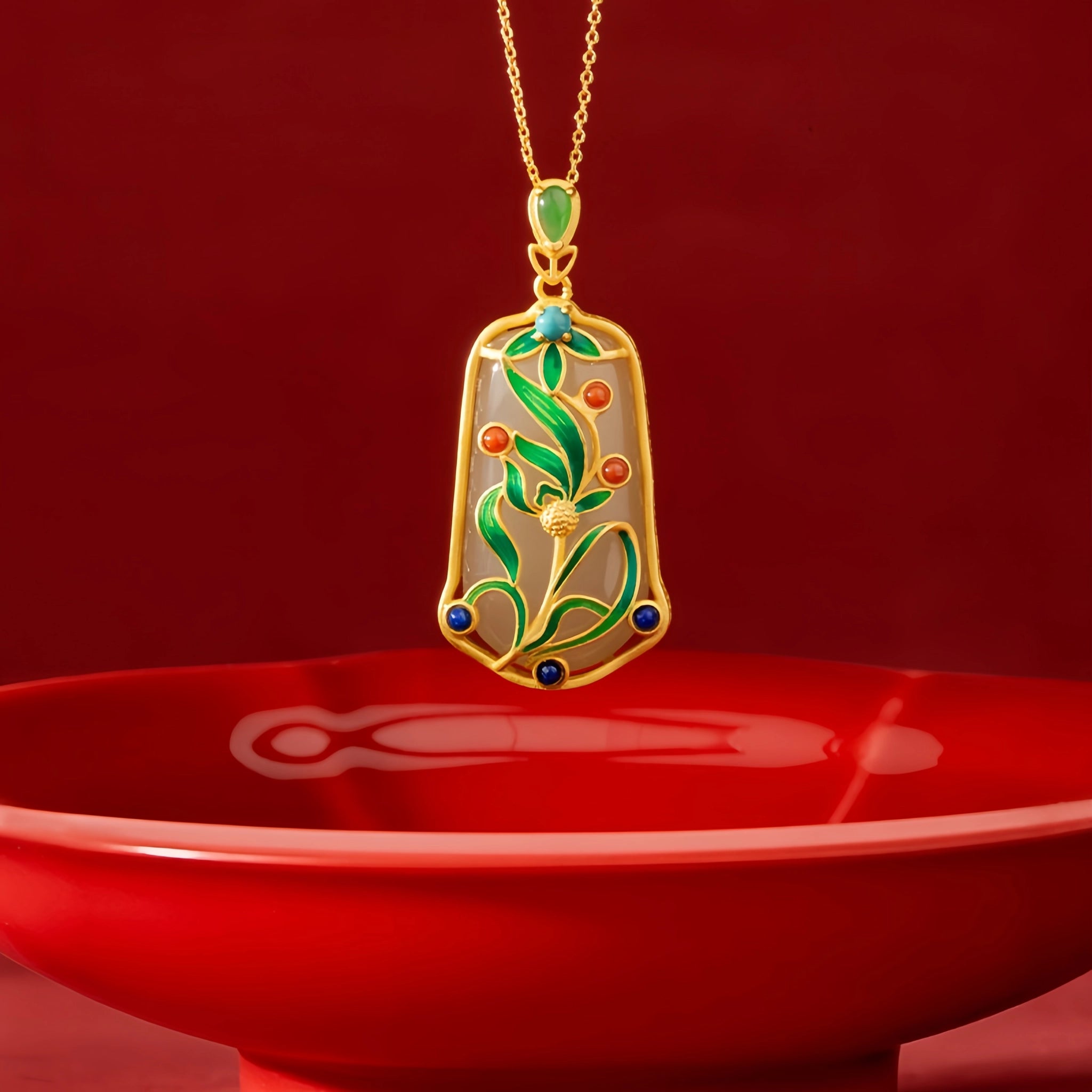 Collier en cristal de quartz clair Pendentif facetté irrégulier