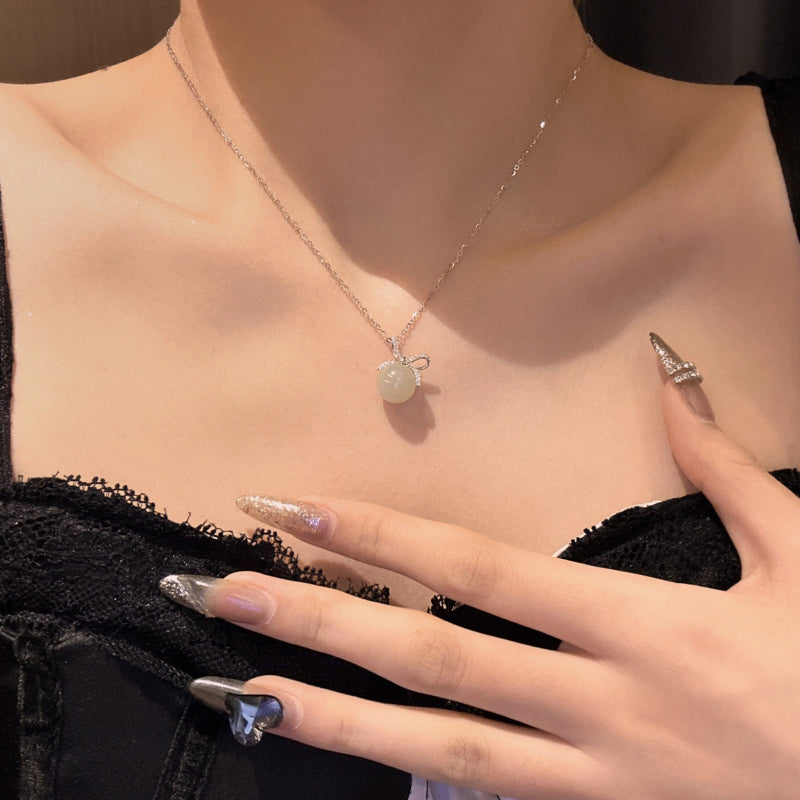 Hetian Jade Bow Necklace – Gentle Virtue, Wealth Protection