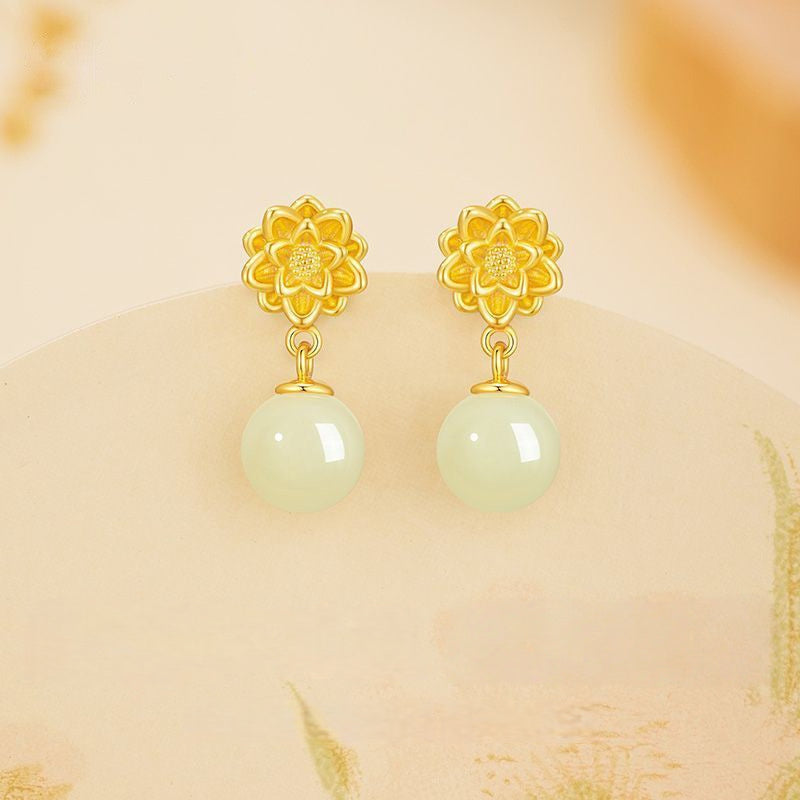 Boucles d'oreilles en jade Hetian Lotus « Good Things Ahead » – Soyez le gardien fleuri de Maman