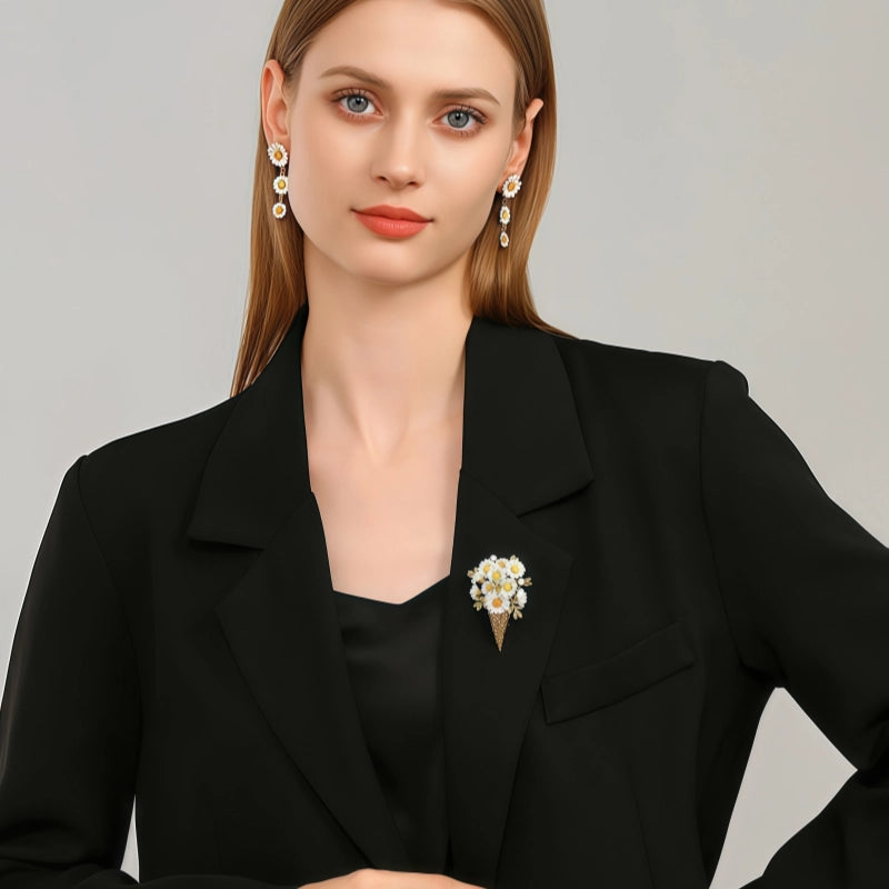 Boucles d'oreilles Marguerite émaillées, Boucles d'oreilles de luxe légères faites à la main