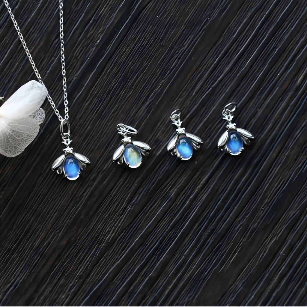 Pendentif Trèfle à quatre feuilles bleu en cristal naturel – Cadeau porte-bonheur pour elle / Maman