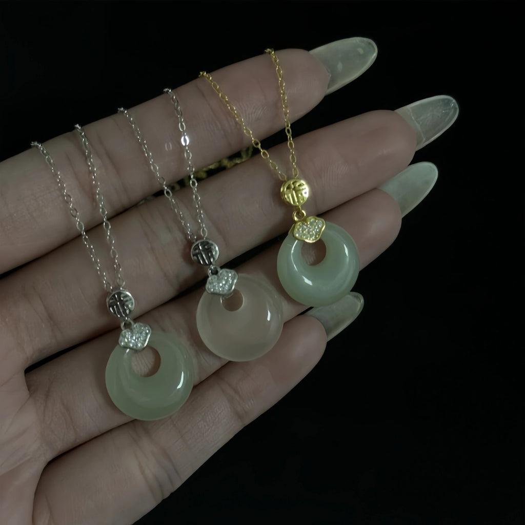 Collier à ajustement facile en quartz clair - Pureté intérieure et expression claire