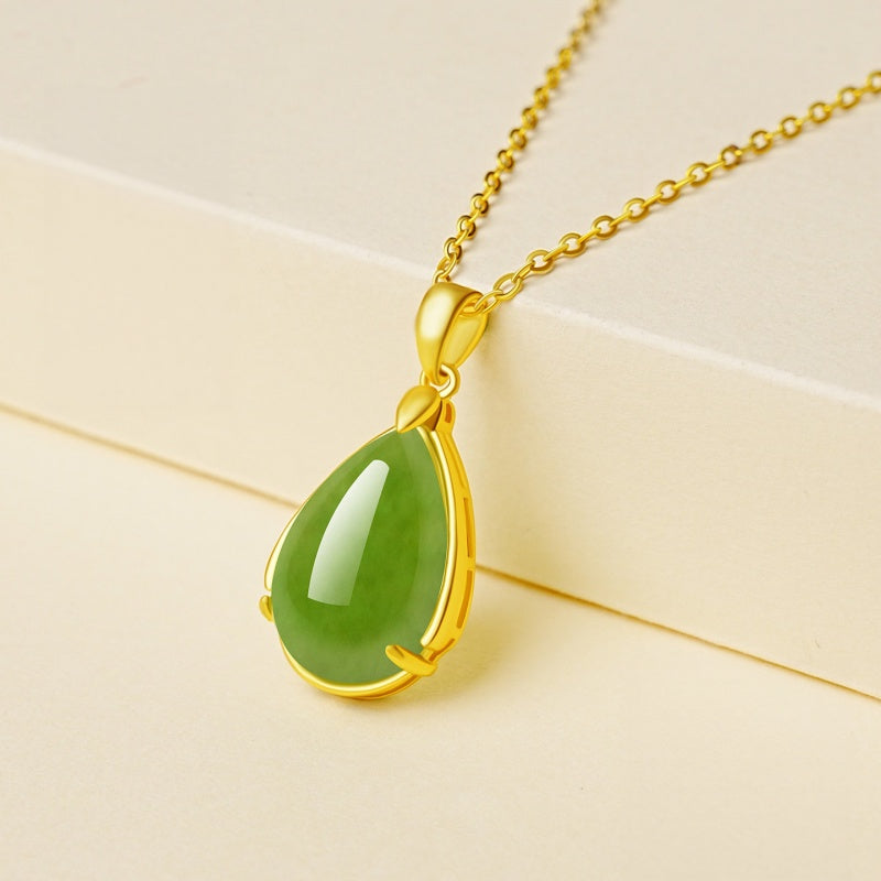 Élégant collier en jade Hetian naturel en forme de goutte