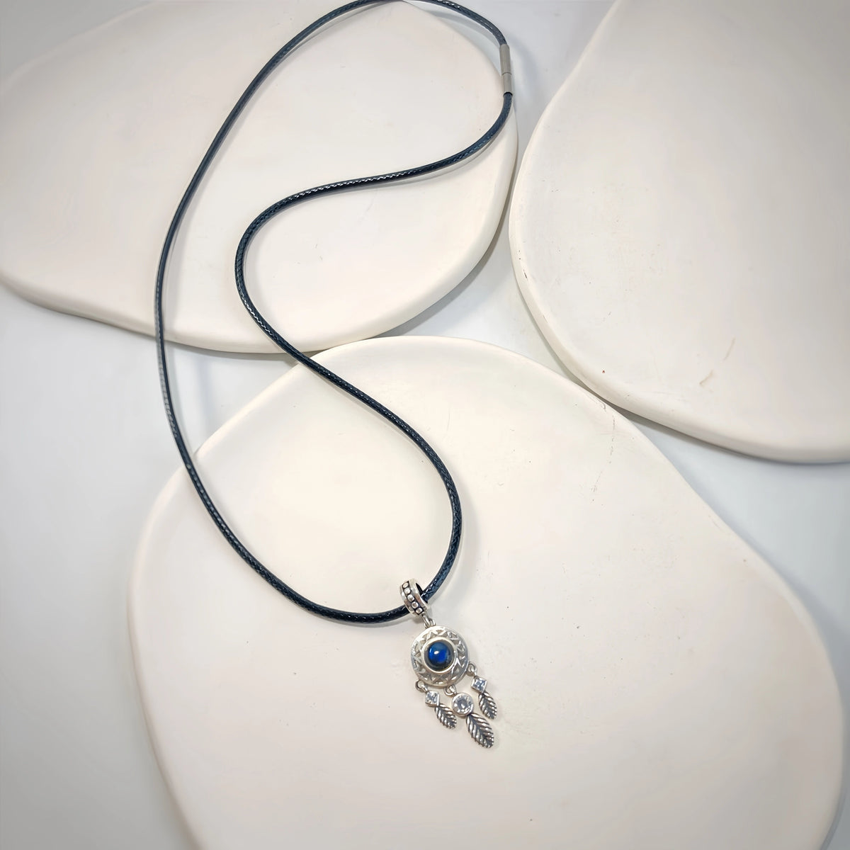 Pendentif Trèfle à quatre feuilles bleu en cristal naturel – Cadeau porte-bonheur pour elle / Maman