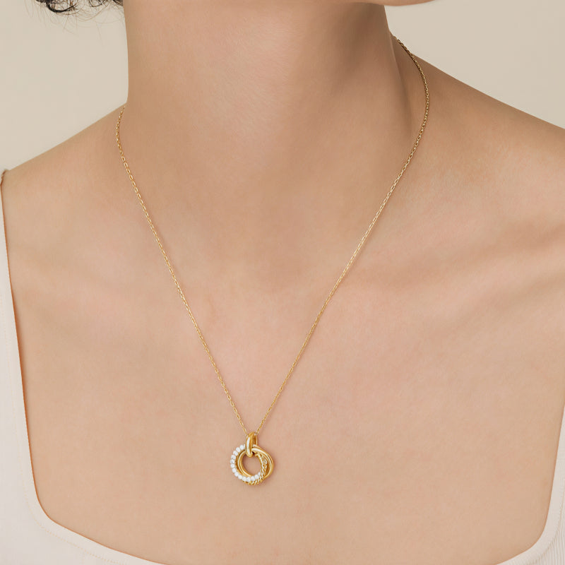Linked Circles Silver Necklace | Birthday Jewelry for Mom/Grandma