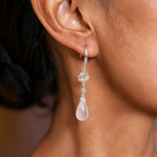 Boucles d'oreilles pendantes Lotus Rebirth en jade blanc