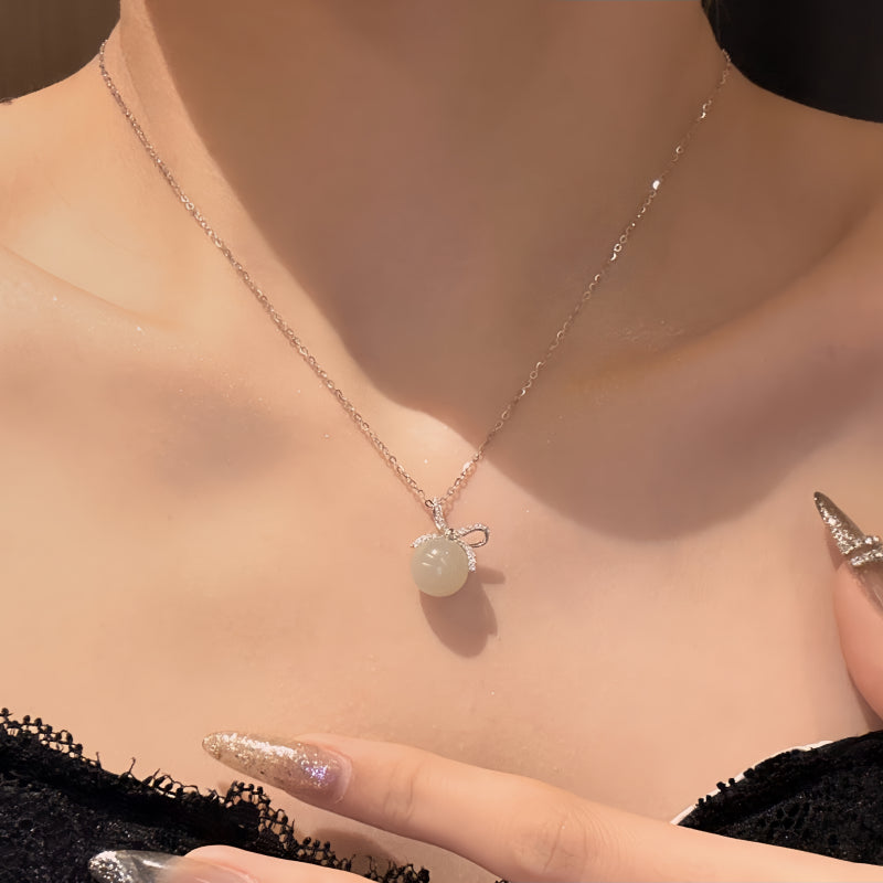 Hetian Jade Bow Necklace – Gentle Virtue, Wealth Protection