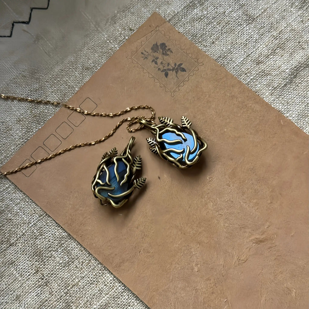 Pendentif Trèfle à quatre feuilles bleu en cristal naturel – Cadeau porte-bonheur pour elle / Maman