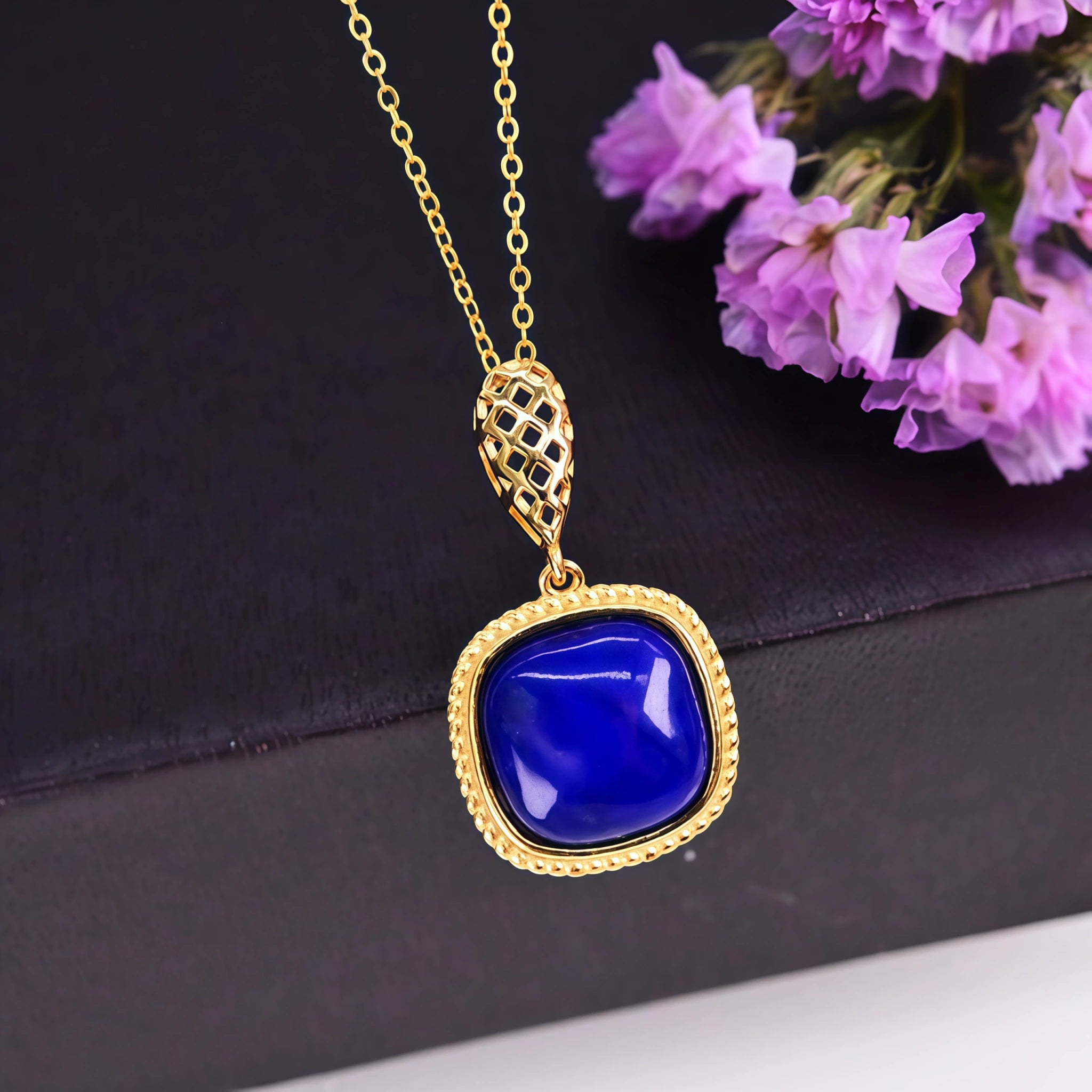 Collier en cristal de quartz clair Pendentif facetté irrégulier