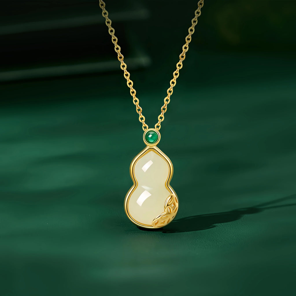 Collier en cristal de quartz clair Pendentif facetté irrégulier