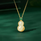 Collier en cristal de quartz clair Pendentif facetté irrégulier