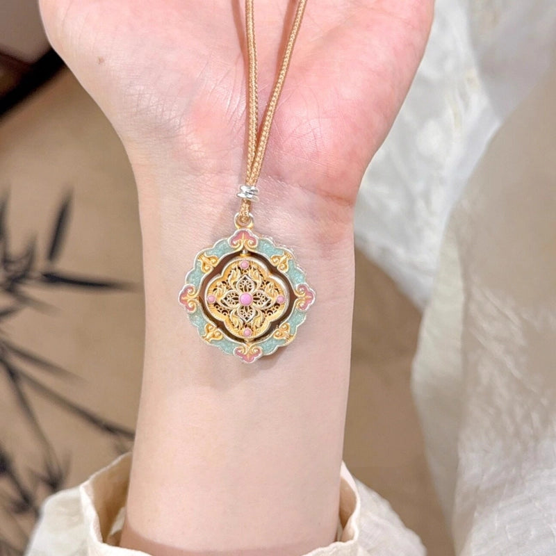 Collier Lotus Guochao Émail Double Poisson – Cadeau Oriental