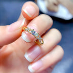 Bague tendance croisée en aigue-marine naturelle - Clarté et flux positif