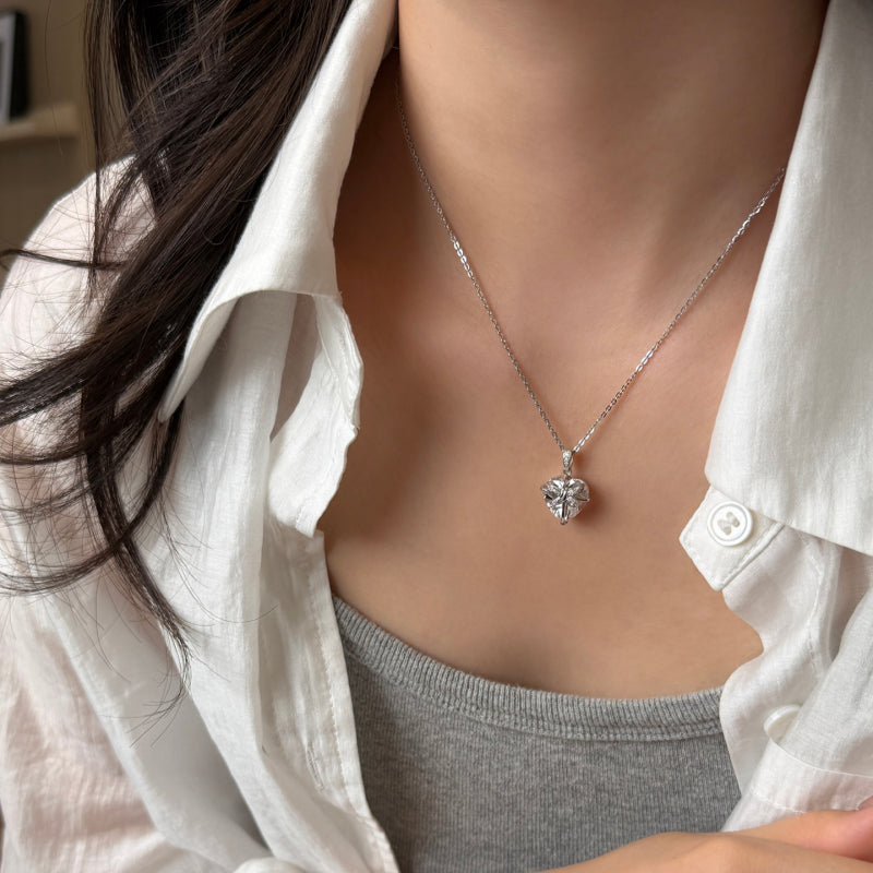 Collier cœur papillon en cristal clair – Purifie l'aura, attire les bonnes relations