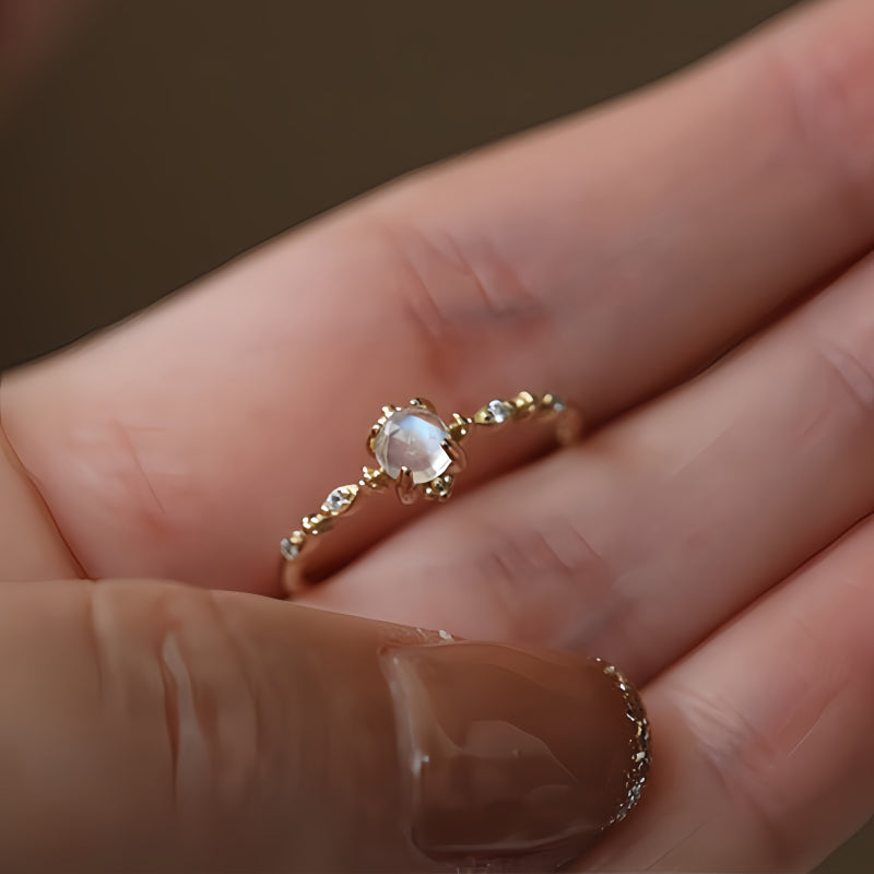Bague Pierre de Lune Bleue Dreamland – Intuition Douce, Protection Féminine