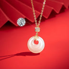 Collier en cristal de quartz clair Pendentif facetté irrégulier