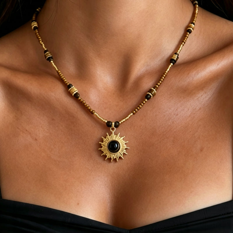 Collier en perles de bois massif et pierre naturelle œil de tigre — Dieu gardien du soleil