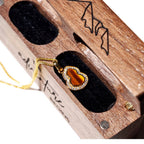Collier gourde œil de tigre doré — Breloque en cristal de luxe de niche pour la richesse et la bénédiction