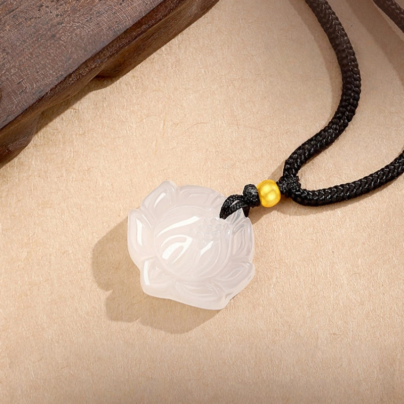 Collier cordon en calcédoine Fleur de Lotus – Bijou spirituel
