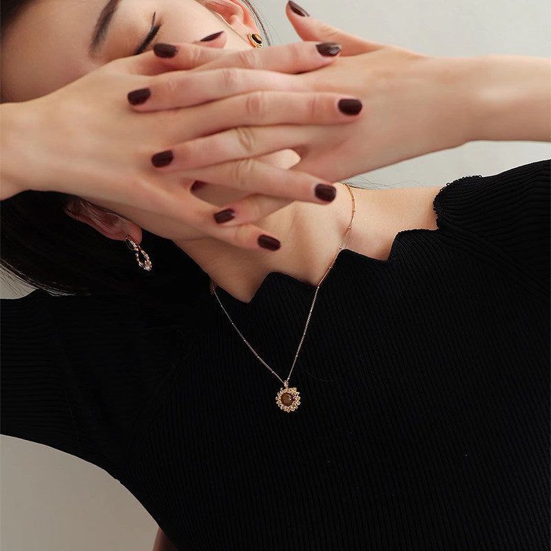 Collier en pierre naturelle Œil de Tigre — Cadeau Déesse Pétale pour Meilleure Amie