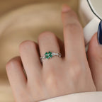 Bague porte-bonheur trèfle à quatre feuilles verte — Envoyez de la chance à votre petite amie