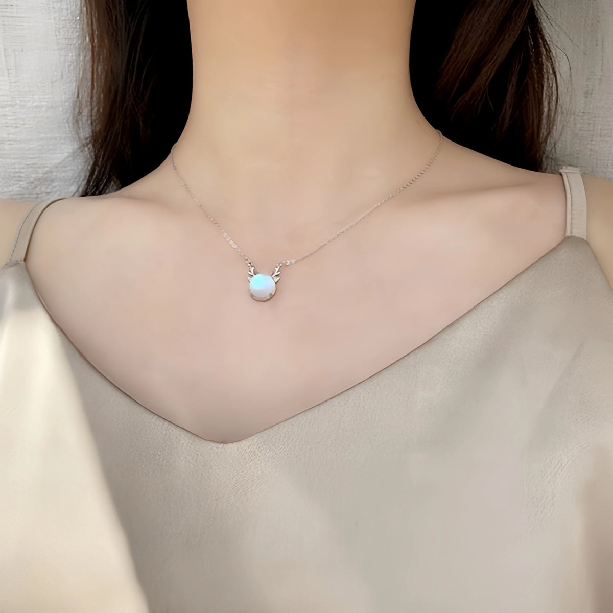 Pendentif Trèfle à quatre feuilles bleu en cristal naturel – Cadeau porte-bonheur pour elle / Maman