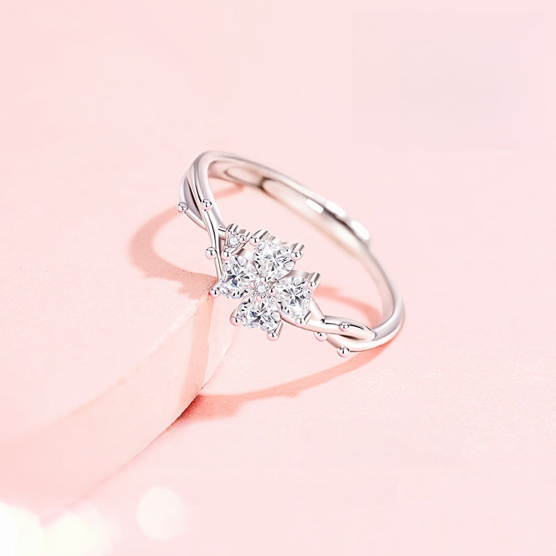 Bague trèfle à quatre feuilles porte-bonheur - une feuille pour l'espoir, une pour la chance