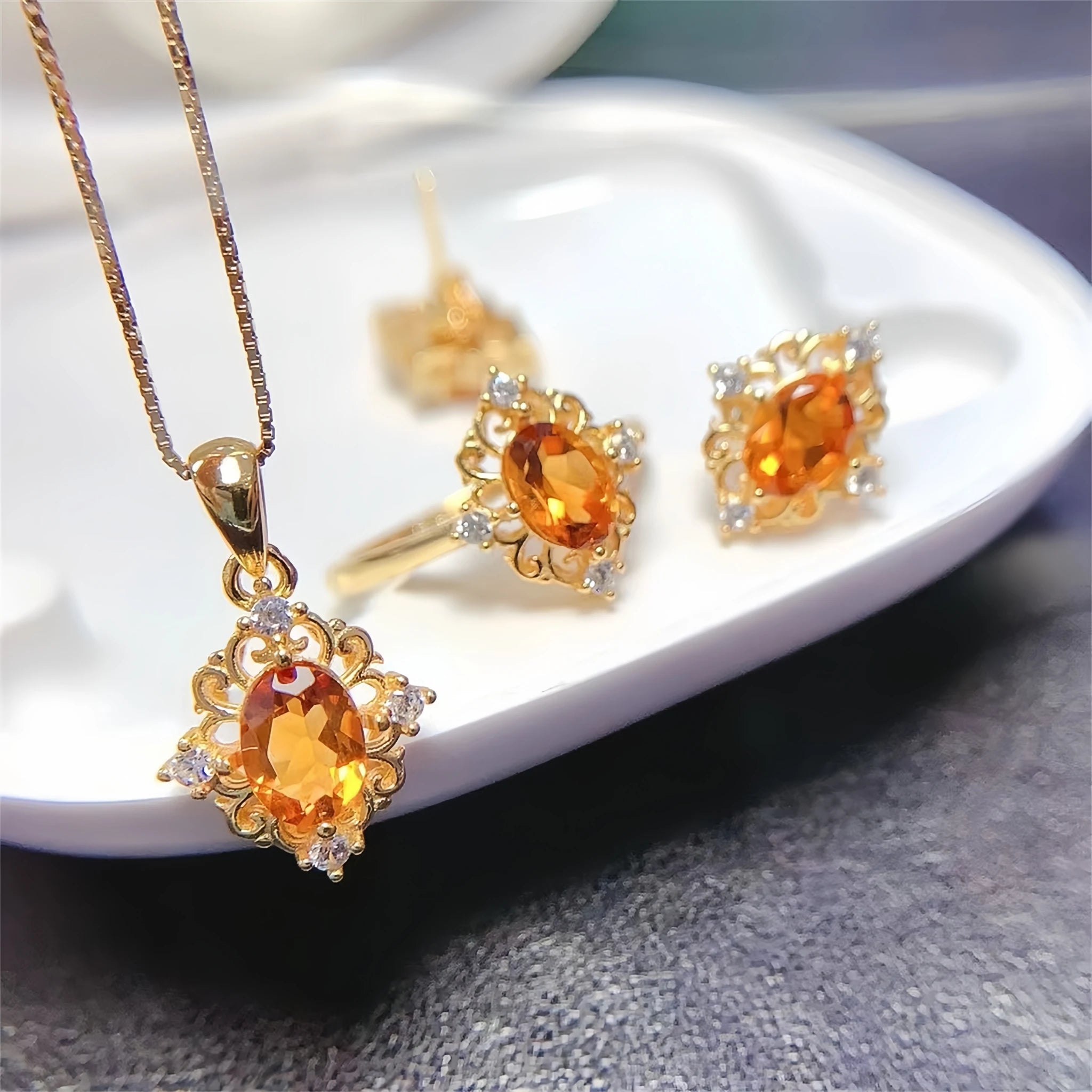 Collier en cristal de quartz clair Pendentif facetté irrégulier