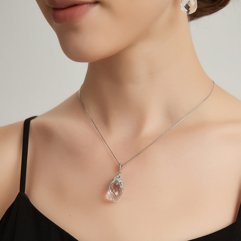 Collier Fleur de Neige en Cristal Naturel