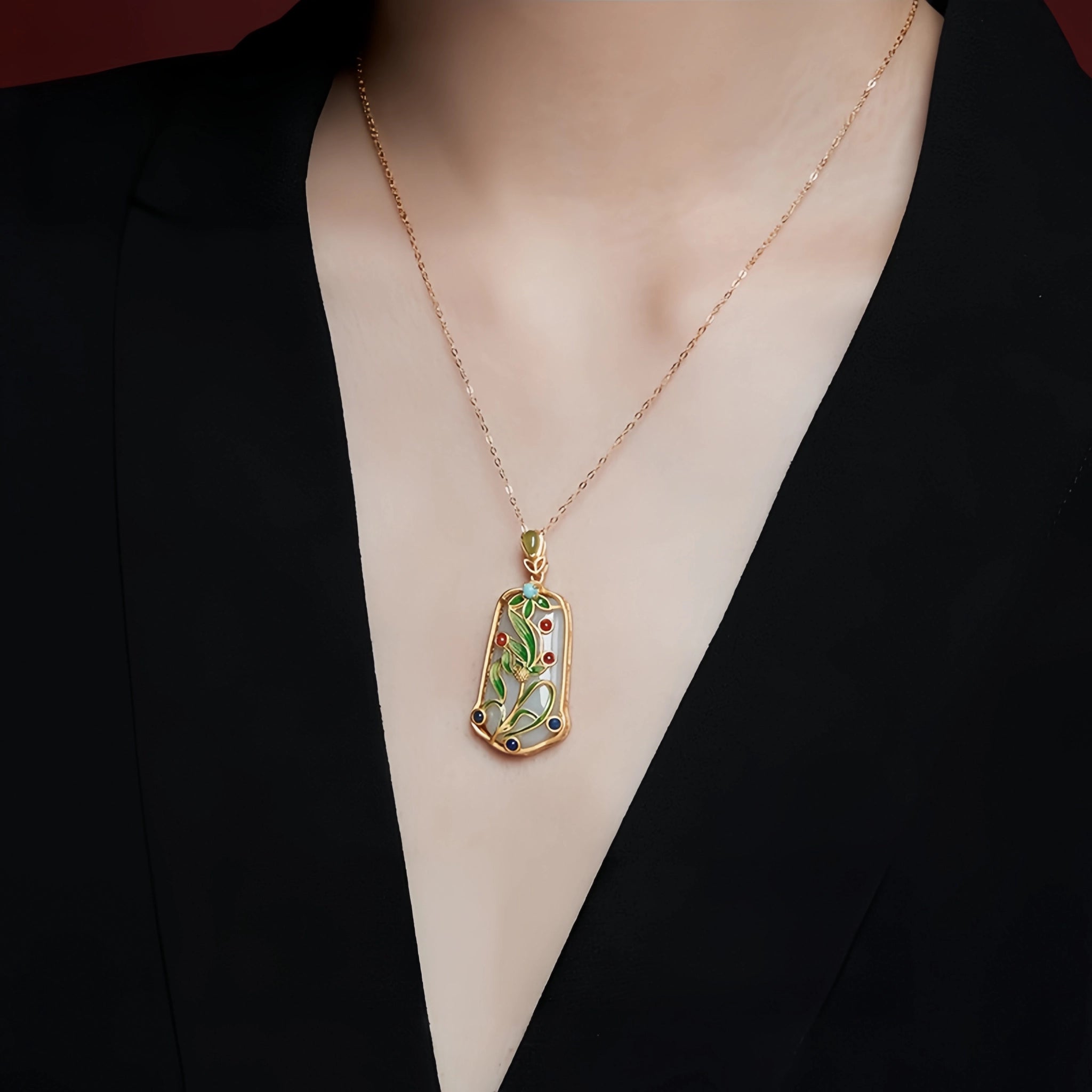 Collier en cristal de quartz clair Pendentif facetté irrégulier
