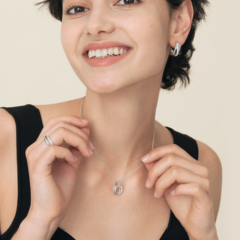 Linked Circles Silver Necklace | Birthday Jewelry for Mom/Grandma