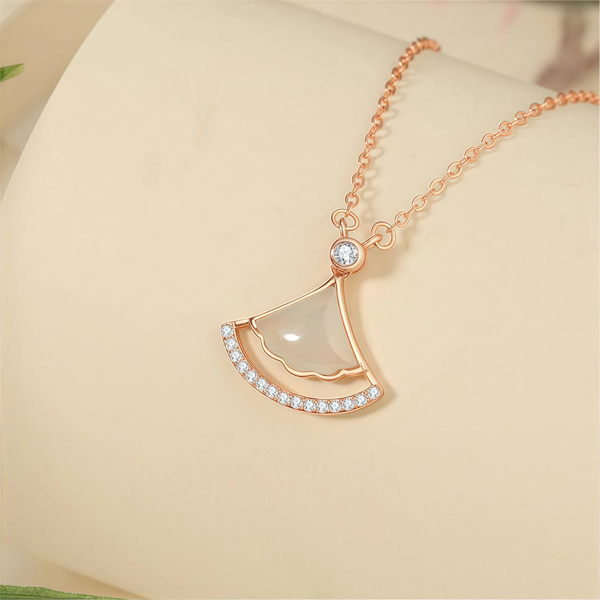 Women Luxury Fan Gemstone Necklace - Gentleness & Peace