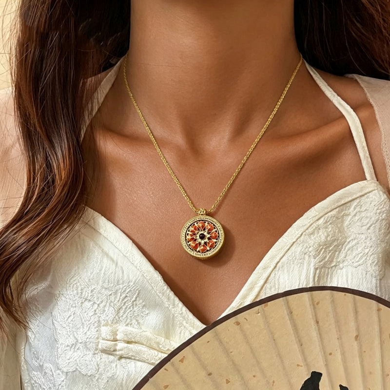 Collier Lotus Boussole Huit Trésors Orientale – Amulette de Protection Spirituelle