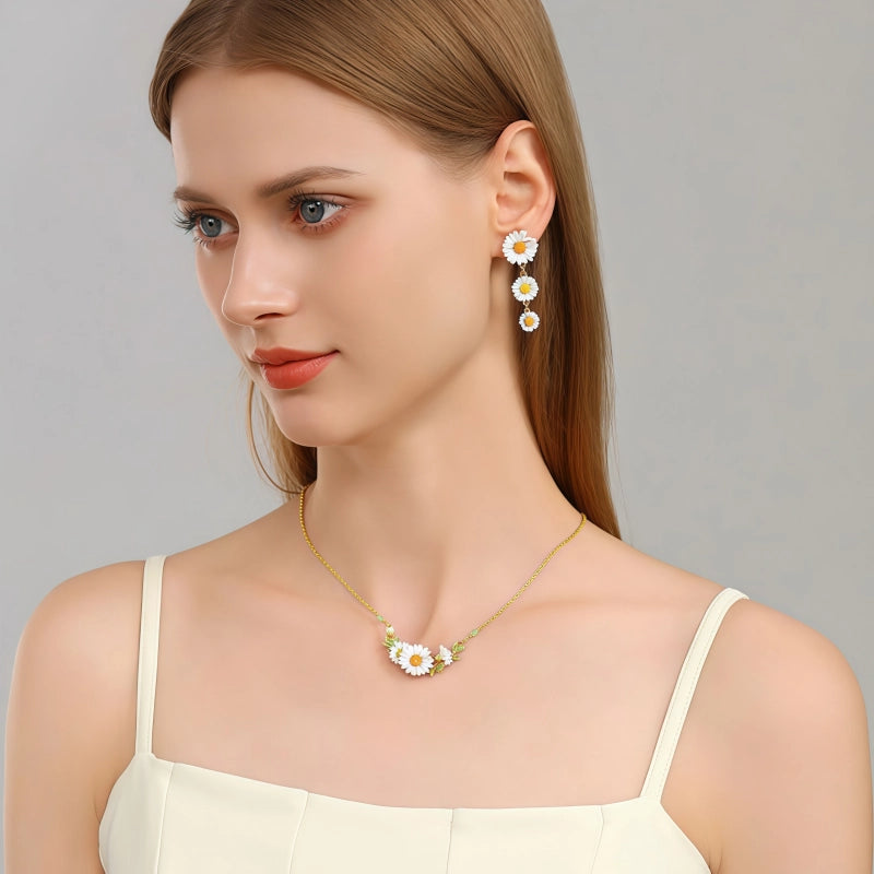 Boucles d'oreilles Marguerite émaillées, Boucles d'oreilles de luxe légères faites à la main