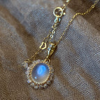 Collier Pierre de Lune Galaxie Doux Rêve Tombant – Intuition Douce, Protection Féminine