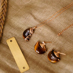 Boucles d'oreilles Fortis Natural Œil de Tigre — Lune en croissant rétro française