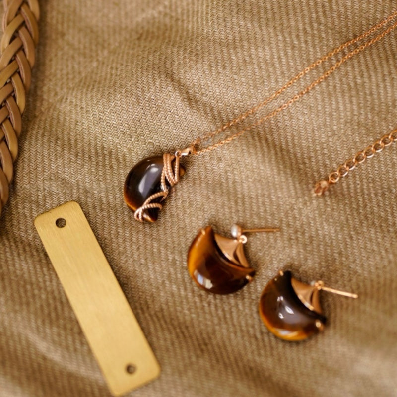 Boucles d'oreilles Fortis Natural Œil de Tigre — Lune en croissant rétro française
