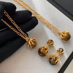 Collier en cristal de quartz clair Pendentif facetté irrégulier