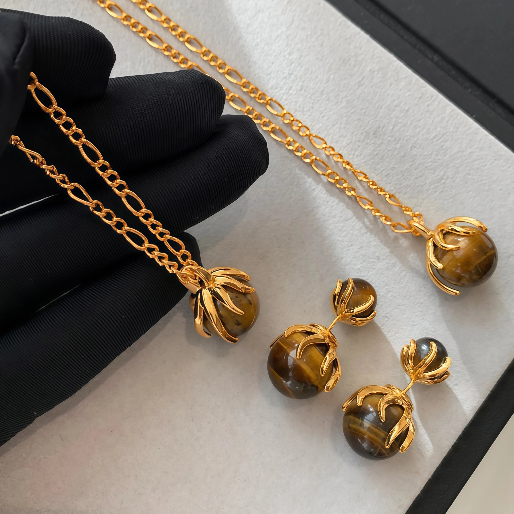 Collier en cristal de quartz clair Pendentif facetté irrégulier