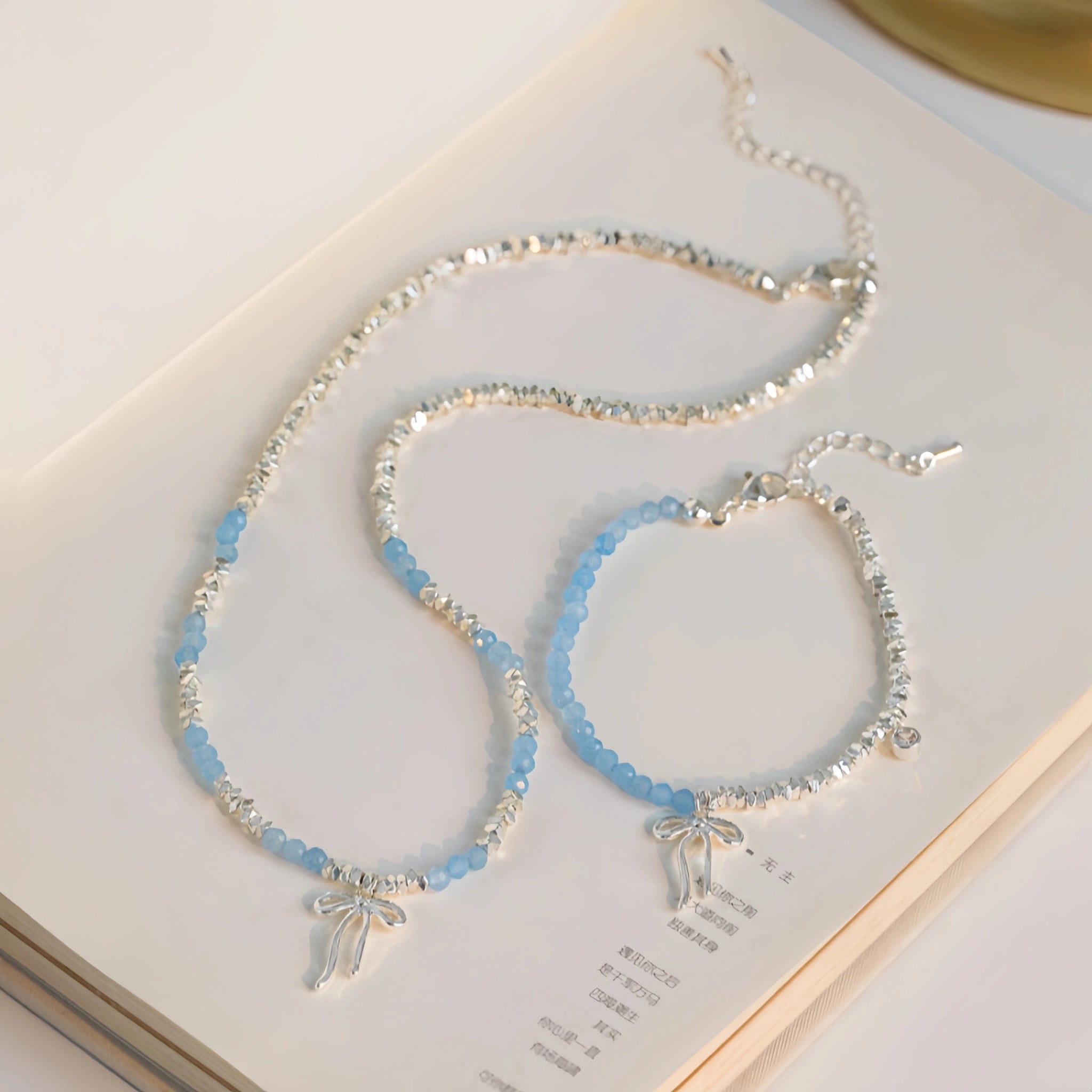Collier en cristal de quartz clair Pendentif facetté irrégulier