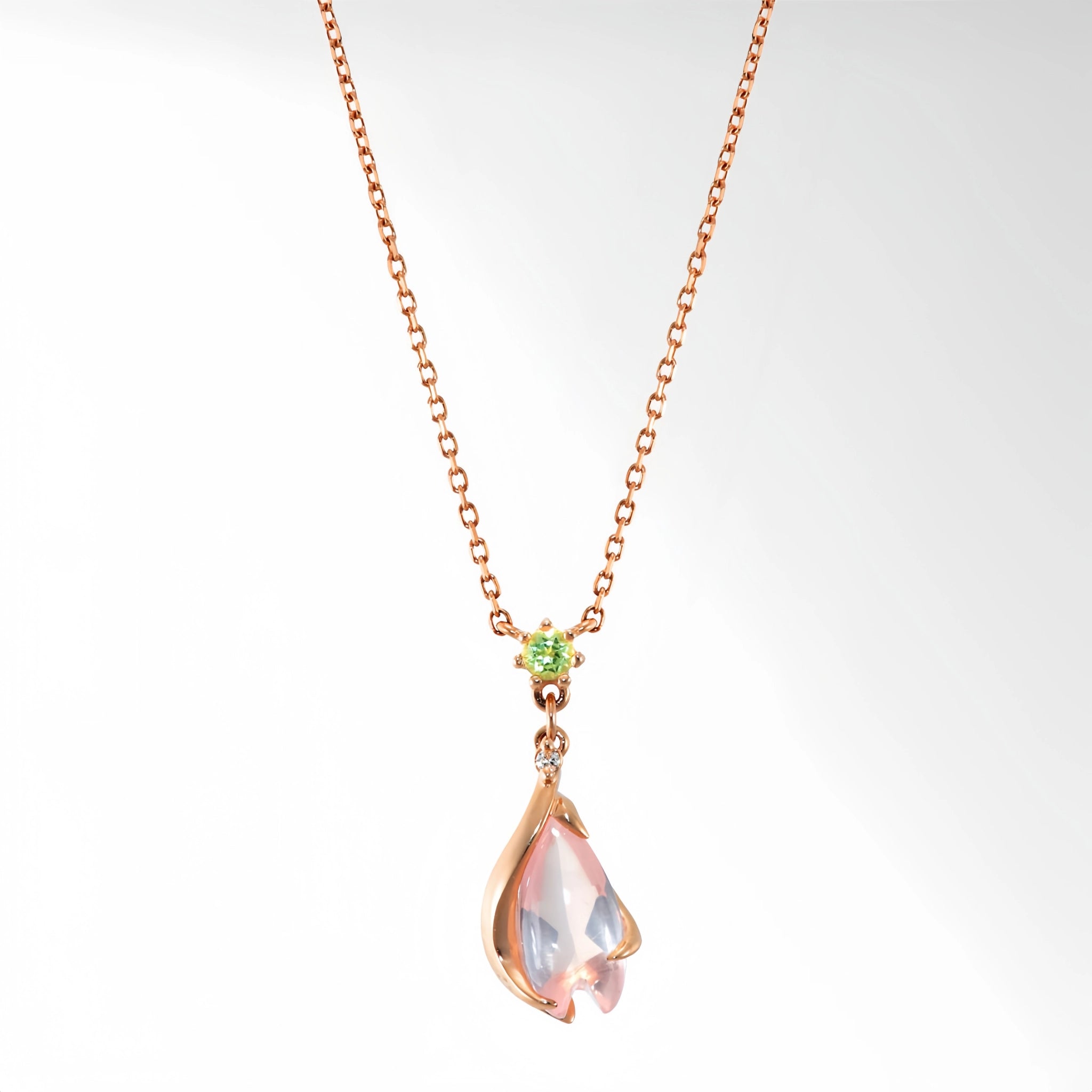 Collier en cristal de quartz clair Pendentif facetté irrégulier