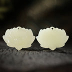Collier pendentif Lotus sculpté en jade naturel de Hetian — Un cadeau attentionné pour elle
