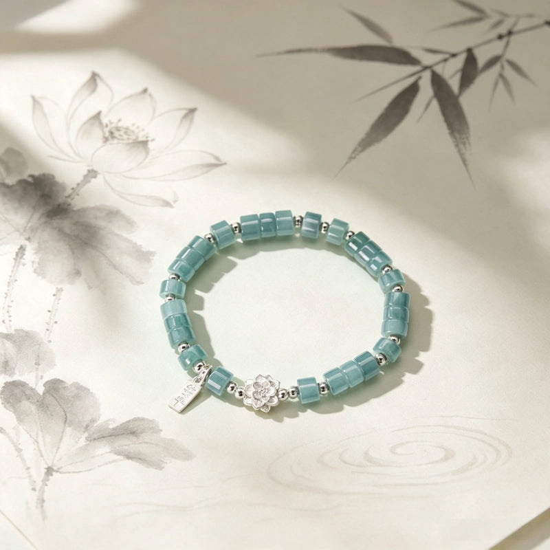 Bracelet de lotus en jadéite orientale avec breloque « Ping An Xi Le » – Bijoux Guochao