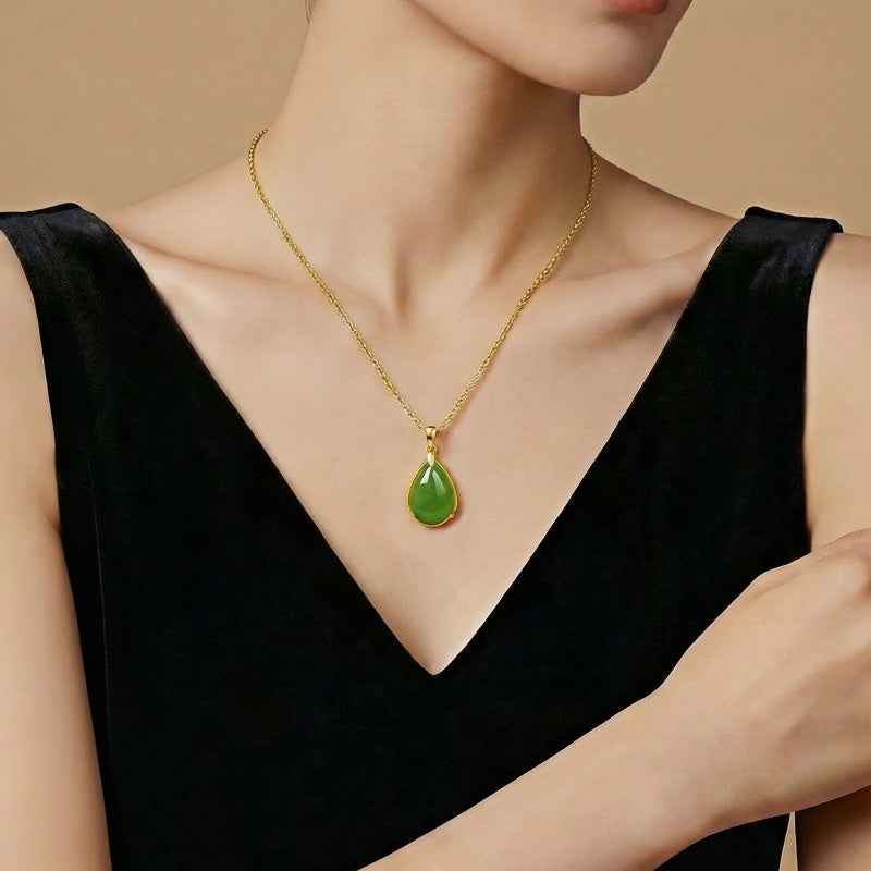 Élégant collier en jade Hetian naturel en forme de goutte