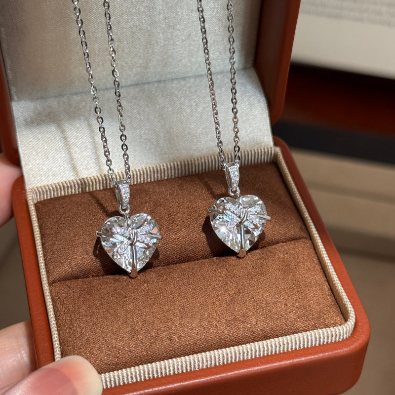 Collier cœur papillon en cristal clair – Purifie l'aura, attire les bonnes relations