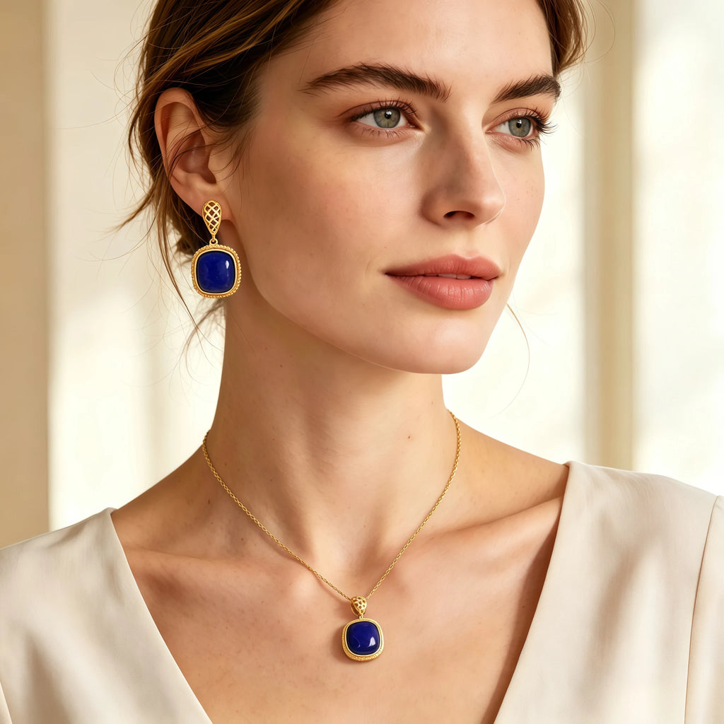 Collier en cristal de quartz clair Pendentif facetté irrégulier