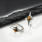 Boucles d'oreilles créoles unisexe œil de tigre étoile — Cristal de niche minimaliste pour la fortune et la bonne chance